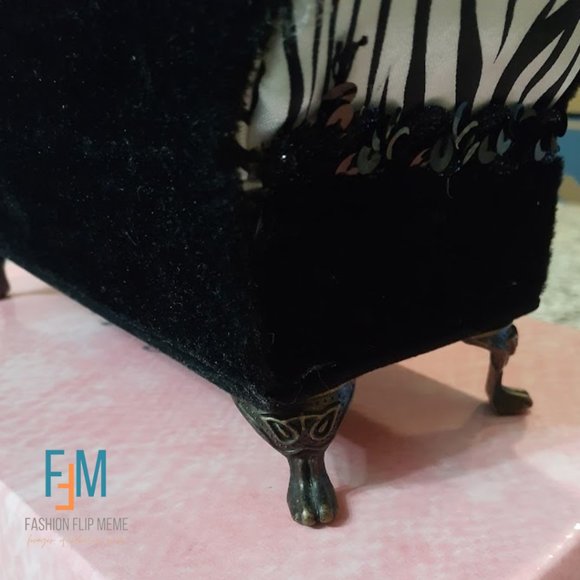 3 Piece Sofa and High Heels Jewelry Box and Ring Holders Set - Picture 3 of 12